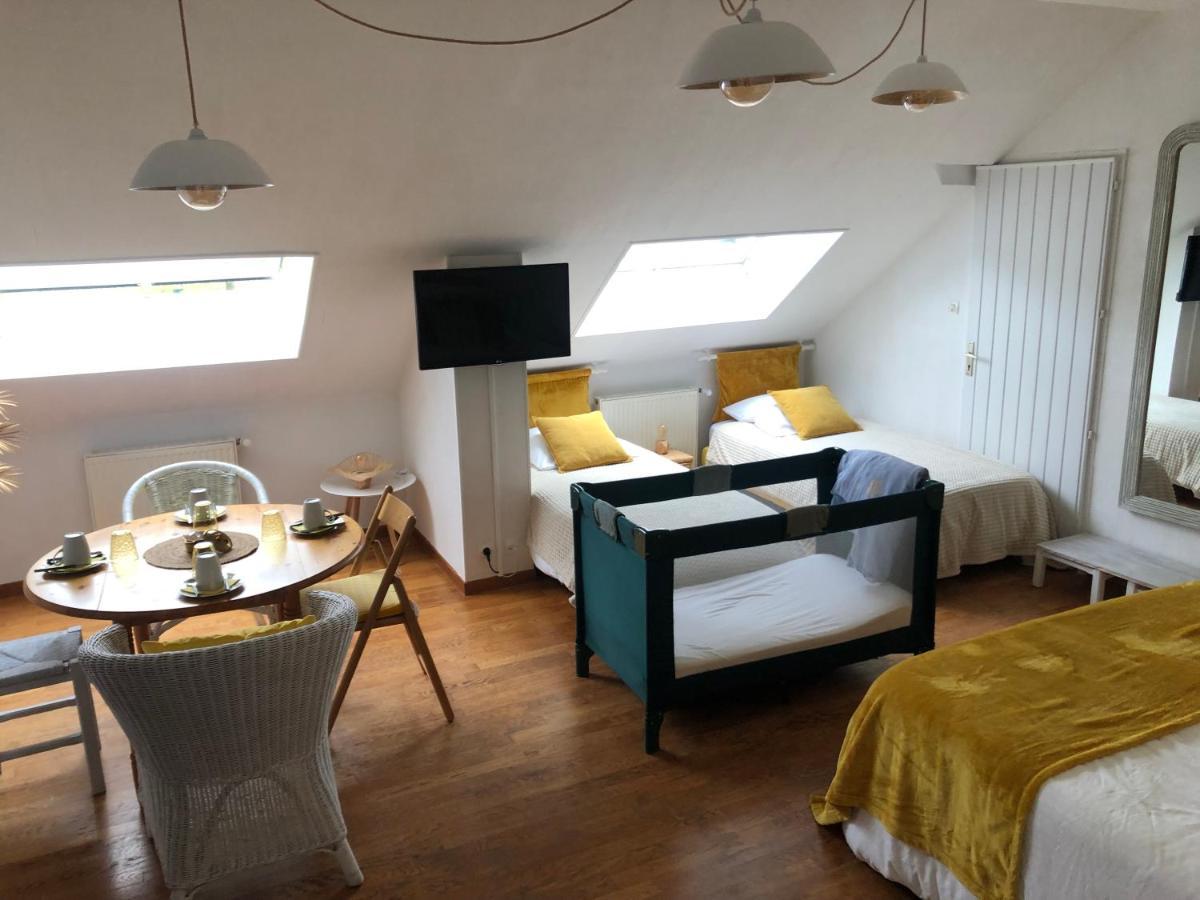 Grande Chambre Familiale Jaune Tout Bonnement Bien Putot-en-Auge Exterior photo